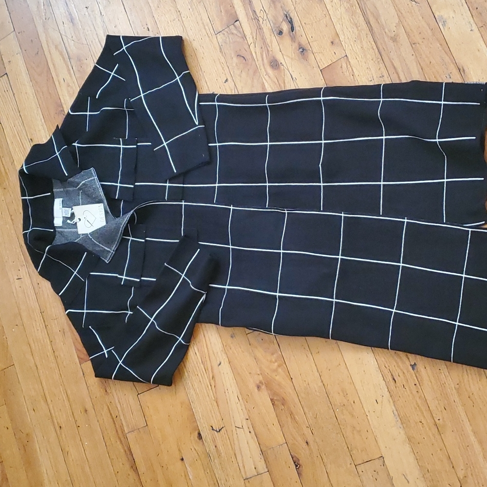 BY DESIGN SWEATER FOR WOMEN SIZE MEDIUM COLOR BLACK AND WHITE COLOR